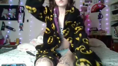 Snapshot of devilg1rl chatting on January 5, 2025, 8:22 am poutyangel online show from January 5, 2025, 8:22 am