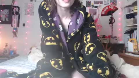 Snapshot of devilg1rl chatting on January 27, 2025, 5:25 am poutyangel online show from January 27, 2025, 5:25 am