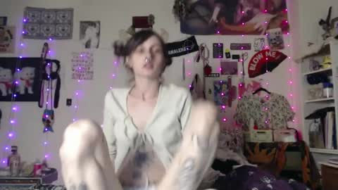 Snapshot of devilg1rl chatting on February 22, 2025, 9:23 am poutyangel online show from February 22, 2025, 9:23 am