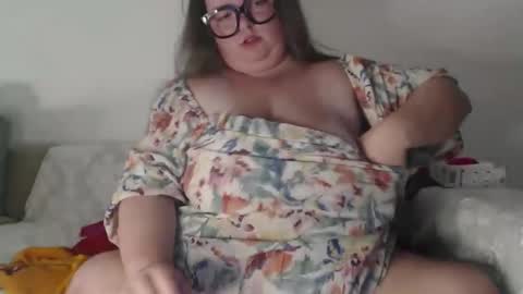 Snapshot of devilschick chatting on October 28, 2025, 10:01 pm DevilsChick -- OF  online show from October 28, 2025, 10:01 pm