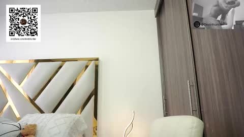 Snapshot of devin_hunter chatting on October 23, 2025, 7:34 pm Devin Hunter online show from October 23, 2025, 7:34 pm