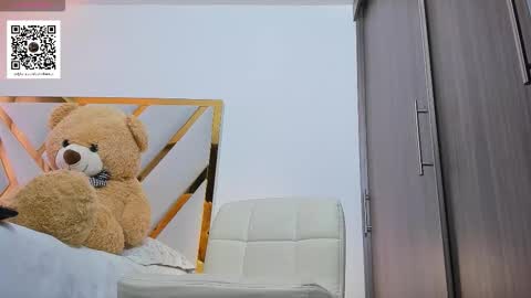 Snapshot of devin_hunter chatting on November 2, 2025, 1:35 pm Devin Hunter online show from November 2, 2025, 1:35 pm