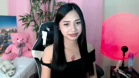 Snapshot of devine_goddessx chatting on February 1, 2025, 1:09 pm Devine Greyson online show from February 1, 2025, 1:09 pm