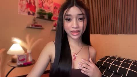 Snapshot of devine_goddessx chatting on October 29, 2025, 1:13 pm Devine Greyson online show from October 29, 2025, 1:13 pm