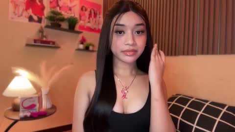 Snapshot of devine_goddessx chatting on October 30, 2025, 12:50 pm Devine Greyson online show from October 30, 2025, 12:50 pm