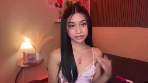 Snapshot of devine_goddessx chatting on November 21, 2025, 3:33 pm Devine Greyson online show from November 21, 2025, 3:33 pm