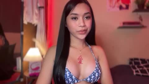 Snapshot of devine_goddessx chatting on December 14, 2025, 4:29 am Devine Greyson online show from December 14, 2025, 4:29 am