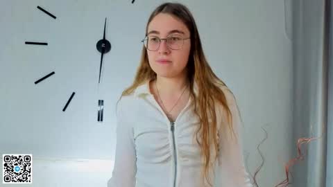 Snapshot of diamondbradicich chatting on December 2, 2025, 6:25 pm Molly online show from December 2, 2025, 6:25 pm