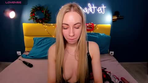 Snapshot of diana_garrett chatting on December 15, 2024, 9:03 am Diana  online show from December 15, 2024, 9:03 am