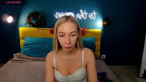 Snapshot of diana_garrett chatting on December 16, 2024, 8:52 am Diana  online show from December 16, 2024, 8:52 am