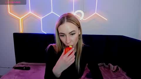 Snapshot of diana_garrett chatting on February 8, 2025, 8:42 am Diana  online show from February 8, 2025, 8:42 am