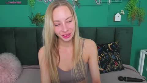 Snapshot of diana_garrett chatting on September 28, 2025, 1:44 am Diana  online show from September 28, 2025, 1:44 am