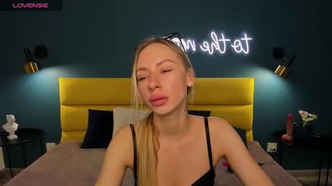 Snapshot of diana_garrett chatting on October 11, 2025, 1:38 am Diana  online show from October 11, 2025, 1:38 am