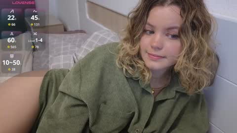 Snapshot of dianaholiday chatting on September 21, 2025, 1:46 pm Olga online show from September 21, 2025, 1:46 pm