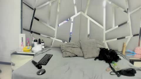 dianarous online show from January 15, 2025, 9:24 am