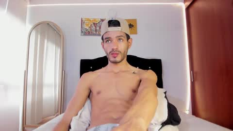 Diego lat online show from March 11, 2025, 7:25 pm