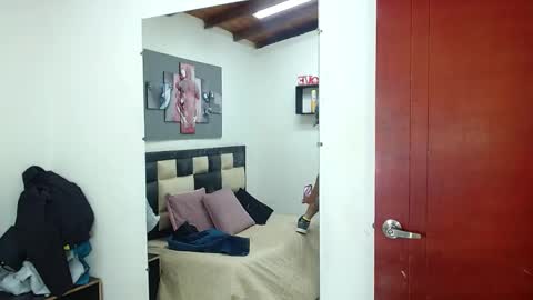 diiego_xxx online show from January 12, 2025, 7:42 pm