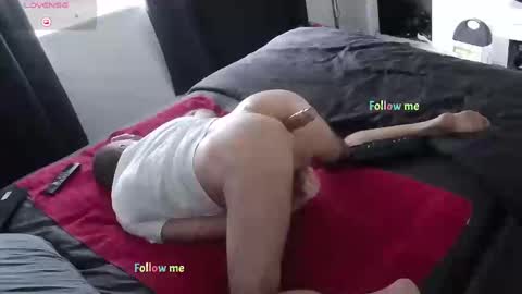 Snapshot of dilf_4u chatting on December 7, 2024, 6:26 pm Hot Penis online show from December 7, 2024, 6:26 pm