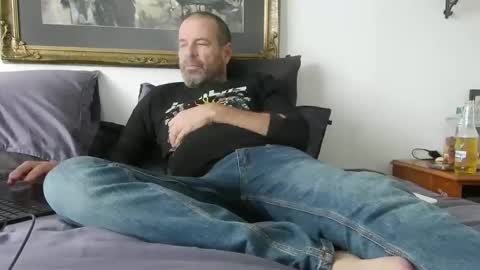 Snapshot of dilf_4u chatting on January 6, 2025, 1:53 am Hot Penis online show from January 6, 2025, 1:53 am