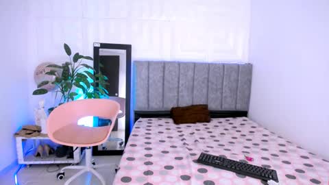 DINA online show from September 13, 2025, 5:13 pm