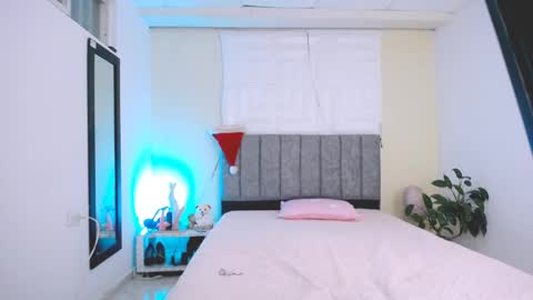 DINA online show from December 18, 2025, 10:38 pm