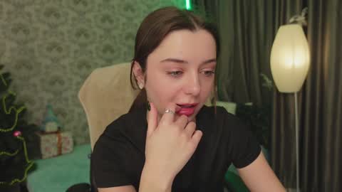 Snapshot of dinacandy chatting on December 25, 2024, 2:13 pm dinacandy online show from December 25, 2024, 2:13 pm