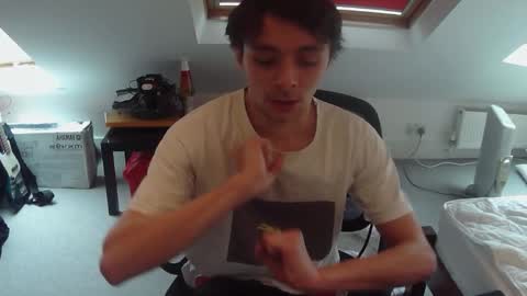 Snapshot of dinkel___ chatting on October 29, 2025, 12:40 pm dinkel___ online show from October 29, 2025, 12:40 pm