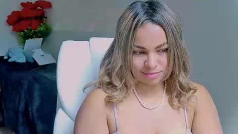 diosadeluniverso_ online show from November 20, 2025, 3:01 pm