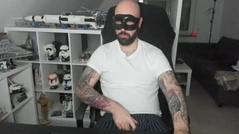 Snapshot of dirtybalws chatting on December 15, 2024, 1:24 am Robert online show from December 15, 2024, 1:24 am