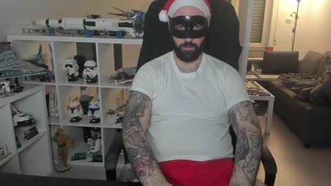 Snapshot of dirtybalws chatting on December 25, 2024, 2:35 am Robert online show from December 25, 2024, 2:35 am