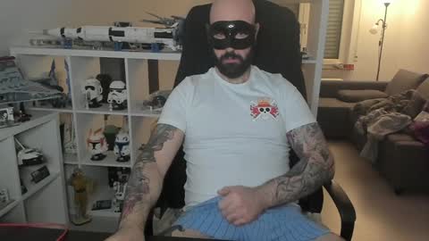 Snapshot of dirtybalws chatting on December 31, 2024, 4:14 pm Robert online show from December 31, 2024, 4:14 pm