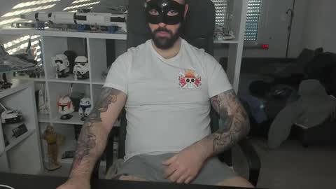 Snapshot of dirtybalws chatting on January 14, 2025, 2:43 pm Robert online show from January 14, 2025, 2:43 pm