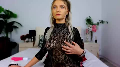 Chloe online show from September 29, 2025, 9:14 am