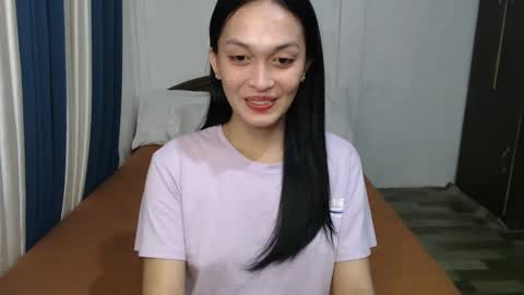 Snapshot of divina_graciaxx chatting on December 12, 2024, 1:28 pm DIVINA online show from December 12, 2024, 1:28 pm