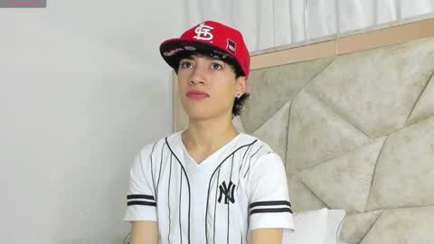 Snapshot of divine_thiagoo chatting on September 17, 2025, 1:24 pm Thiago online show from September 17, 2025, 1:24 pm