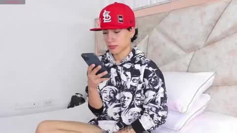 Snapshot of divine_thiagoo chatting on September 18, 2025, 1:57 pm Thiago online show from September 18, 2025, 1:57 pm