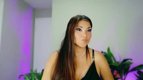 Snapshot of divinelynn chatting on December 14, 2025, 3:28 pm DivineLynn online show from December 14, 2025, 3:28 pm