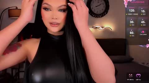 Snapshot of divinequeen chatting on November 17, 2025, 12:44 pm online show from November 17, 2025, 12:44 pm