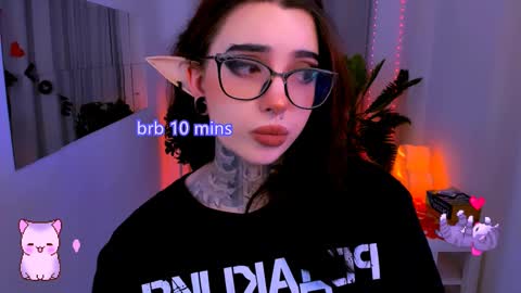 Snapshot of dixipixi_ chatting on February 15, 2025, 12:01 pm dixipixi_ online show from February 15, 2025, 12:01 pm