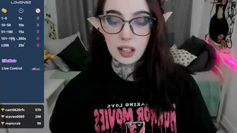 Snapshot of dixipixi_ chatting on February 21, 2025, 8:51 am dixipixi_ online show from February 21, 2025, 8:51 am