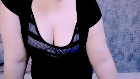 Snapshot of djullia chatting on March 9, 2025, 6:06 am djullia online show from March 9, 2025, 6:06 am