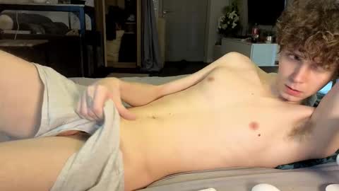 Snapshot of doedeeer chatting on December 15, 2025, 7:34 am Alex online show from December 15, 2025, 7:34 am