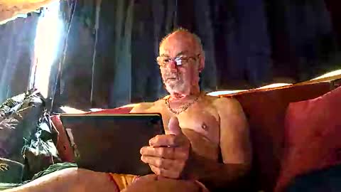 doghouseblue online show from September 27, 2025, 9:47 am