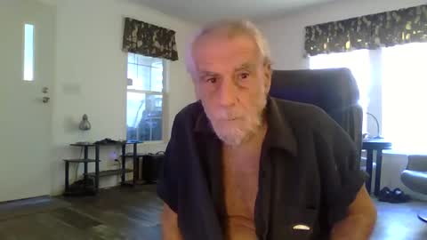 dogluc7 online show from December 5, 2024, 7:28 pm