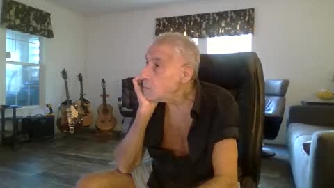 dogluc7 online show from December 30, 2024, 8:15 pm