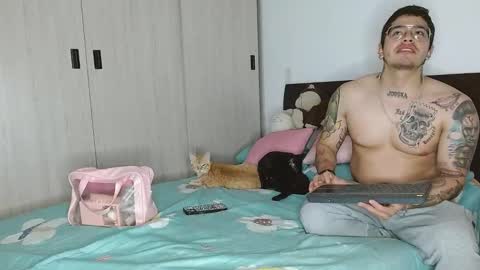 Auro and Santiago online show from February 9, 2025, 2:28 am