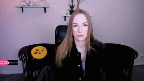 Snapshot of doll_vey chatting on February 25, 2025, 10:37 am doll_vey online show from February 25, 2025, 10:37 am