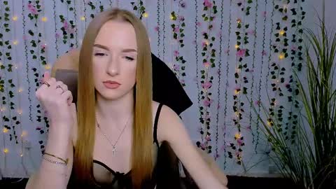 Snapshot of doll_vey chatting on March 10, 2025, 3:52 pm doll_vey online show from March 10, 2025, 3:52 pm