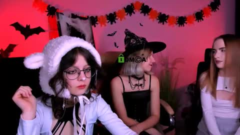 doll_vey online show from October 26, 2025, 8:04 pm