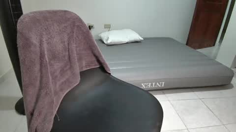 Snapshot of dollarhot30 chatting on October 24, 2025, 8:33 am DollarHot30 online show from October 24, 2025, 8:33 am